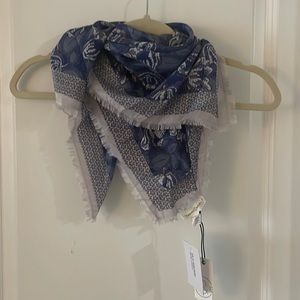 Multi wear scarf